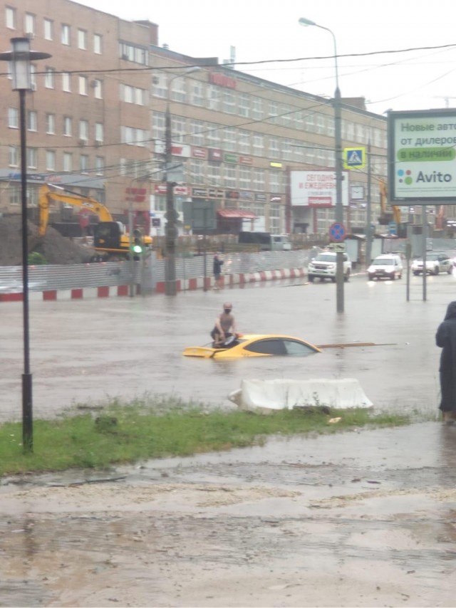Москва, 28.06.2021, 13:00. Мощная гроза, ливень, ветер, град