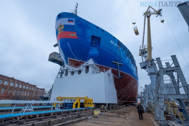 На Балтийском заводе состоялся спуск на воду атомного ледокола «Якутия» проекта 22220