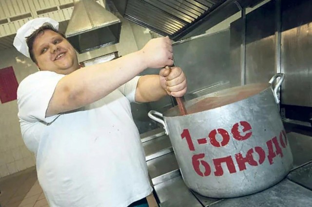 В Москве покупатель кофейни вылил на бариста кипяток. Он был недоволен, что у них нет сахара