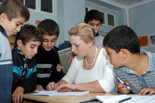 Россия отправит учителей с учебниками в Таджикистан