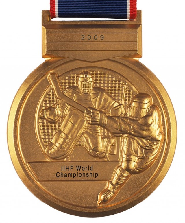«Золото» чемпионата мира по хоккею продали на аукционе в Петербурге