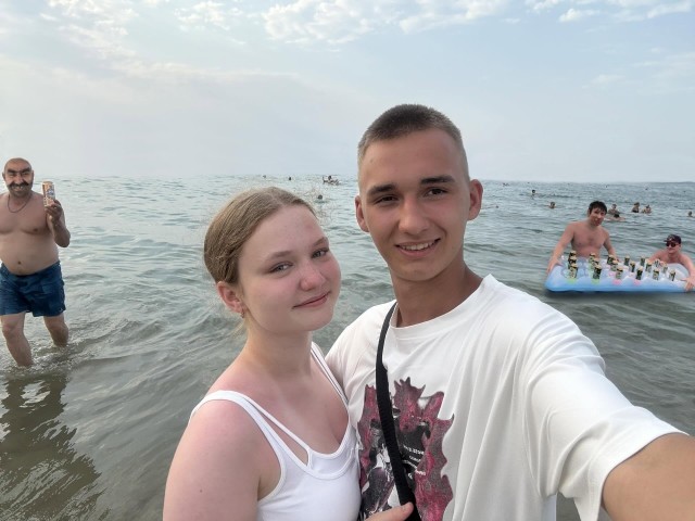 «Уберите, пожалуйста, мужика сзади»