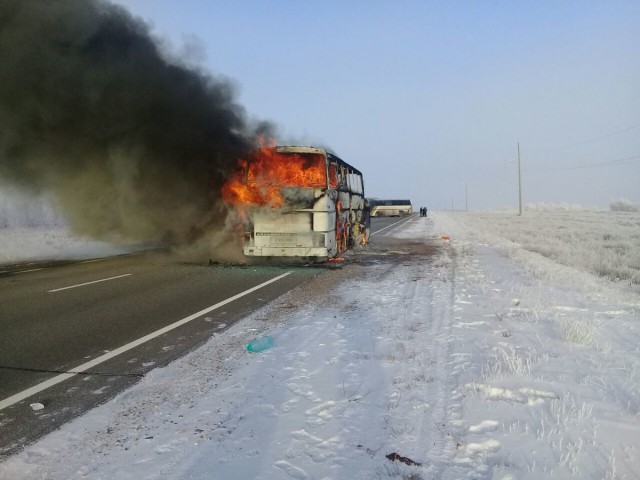 52 человека сгорели в автобусе в Казахстане