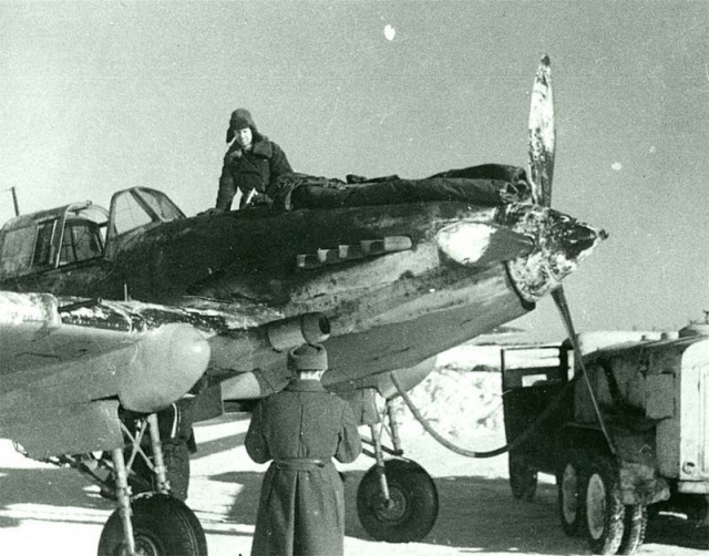 ИЛ-2 - бронированный самолет штурмовой авиации Великой Отечественной войны