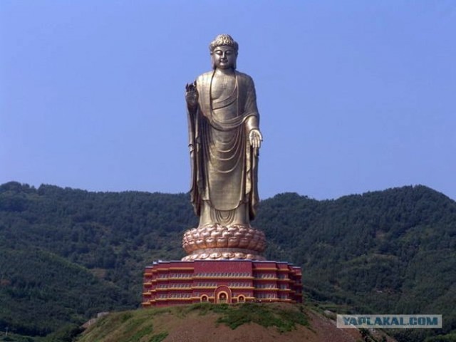 Самые большие статуи в мире (16 фото)
