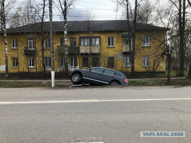 Бухой водятел у дома