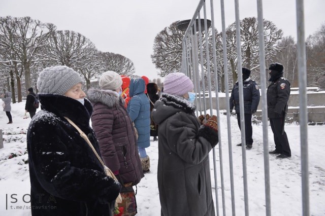 Возложение цветов президентом РФ на Пискаревском кладбище Петербурга в честь 78-й годовщины снятия Блокады