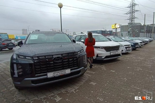 В Екатеринбурге директор бюджетной конторы купил внедорожник за 13 миллионов