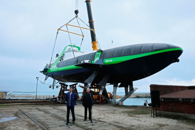 В Крыму спущено на воду пятое судно на подводных крыльях «Комета 120М»