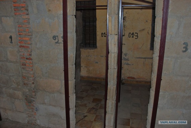Специальная тюрьма S-21