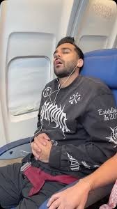 Девушка. Самолет. Бомба.