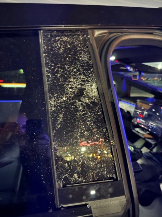 Парад в Новом Орлеане и очередное нападение на Cybertruck