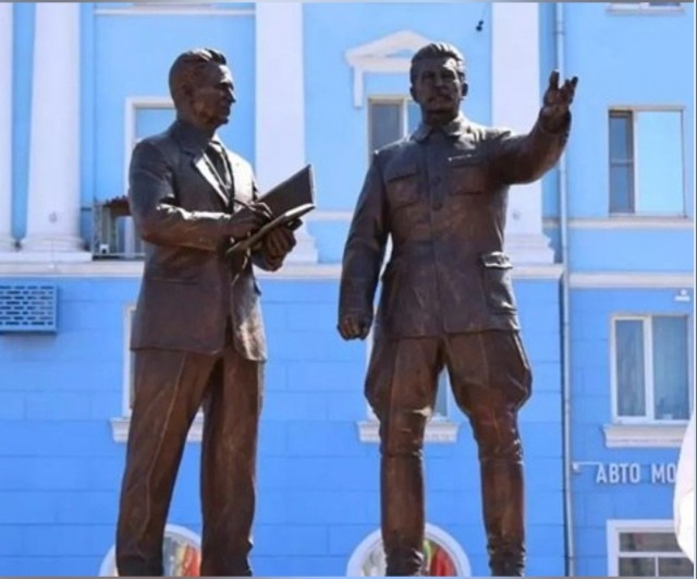 Установленный в центре Владивостока памятник Солженицыну демонтирован