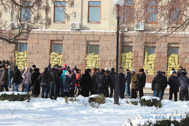 В Запорожье начался штурм здания обладминистрии