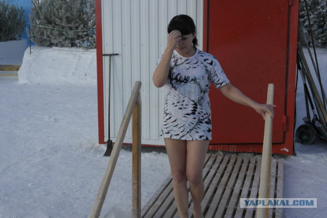 25 лучших девушек, купающихся на Крещение