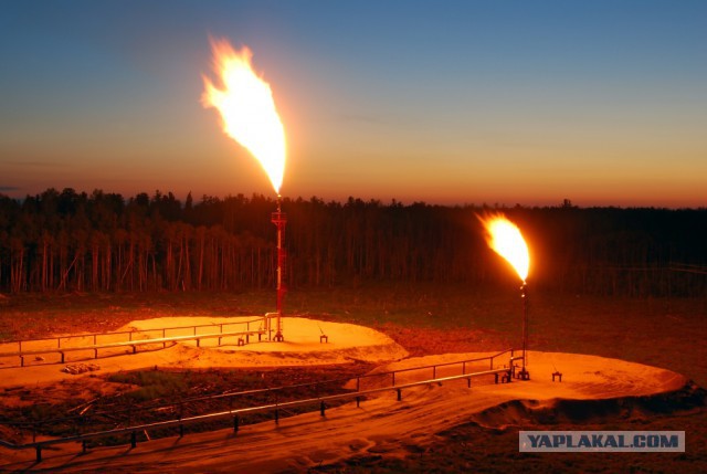 "Газпром" больше не будет бесплатно подавать газ к "Вечному огню" в Великом Новгороде