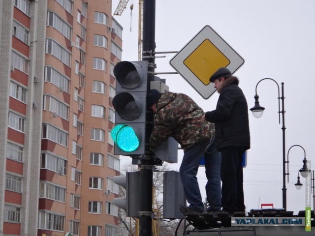 В Ростове на одном перекрестке поставили 18 светофоров