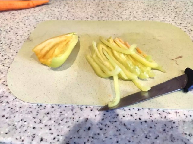 Салат из маринованных кабачков и моркови на зиму