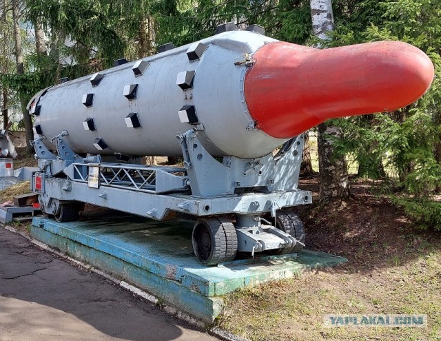 Ким Чен Ын вместе с дочерью осмотрел склад с ракетами KN-23, способными нести ядерный заряд