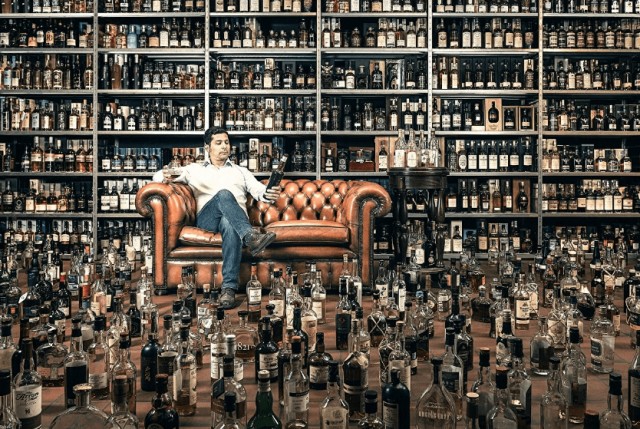 Почему мужчина начинает дико бухать, как только уезжает жена