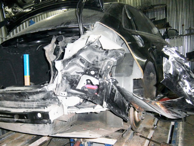 "Поцелуй" гармошкой у бензобака