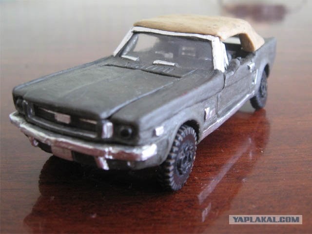 Модель автомобиля из пластилина