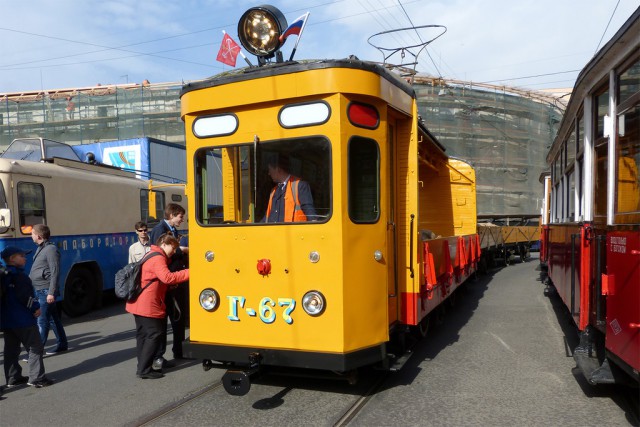 Парад ретро-техники в Санкт-Петербурге