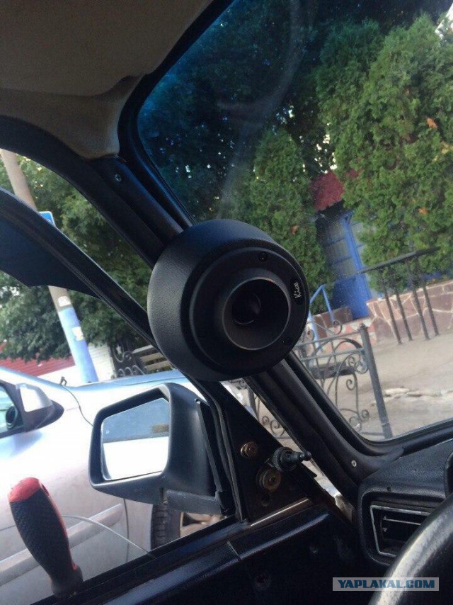 Гаражный тюнинг штатного автозвука: как делать не нужно