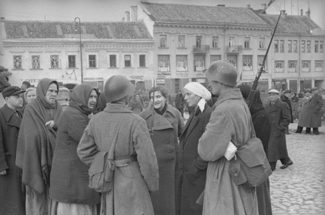 Присоединение Прибалтики к СССР в 1940 году в фотографиях