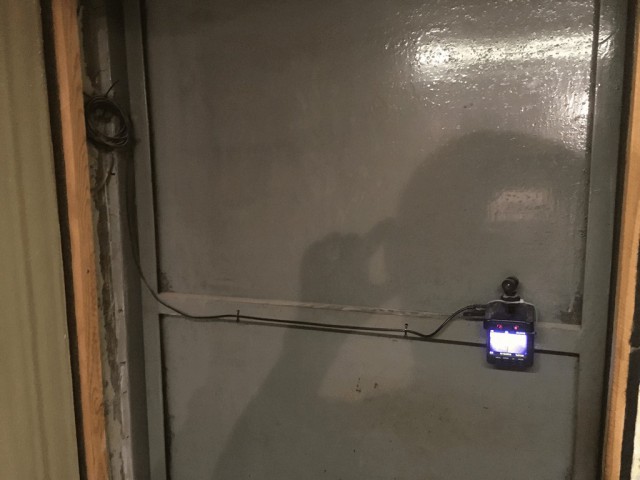 Кто стучится в дверь моя (рукожопство с глазком)