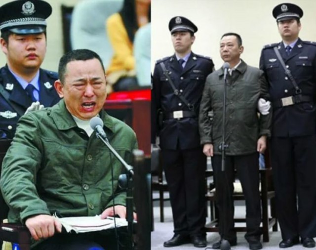 Китайский истребитель-бомбардировщик, потерпел крушение в районе города Вэйхай в провинции Шаньдун на востоке Китая