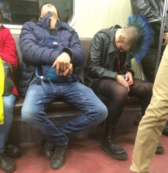 В нашем метро порой встречаются такие "модники" - закачаешься!