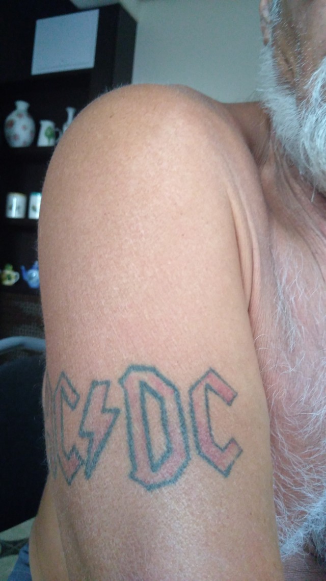 Музыка и музыканты: AC/DC по дороге в АД