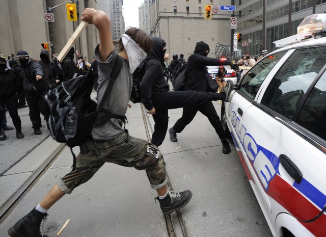 Протесты в Торонто