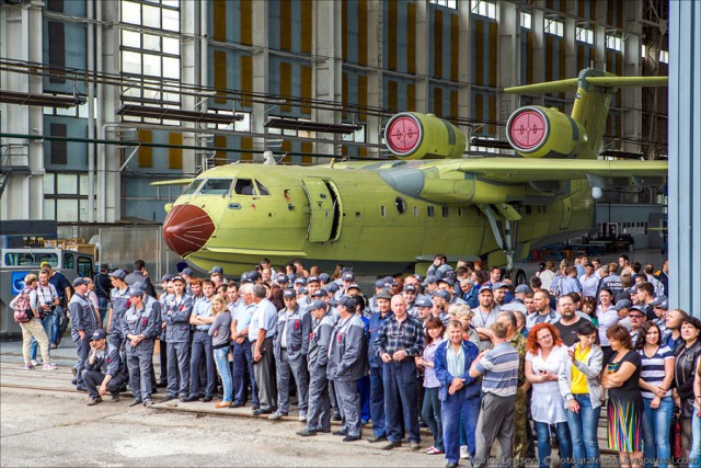 В Таганроге показали первую модернизированную амфибию Бе-200