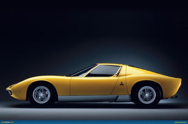 Семейная реликвия провела 28 лет в сарае: Lamborghini Miura P400