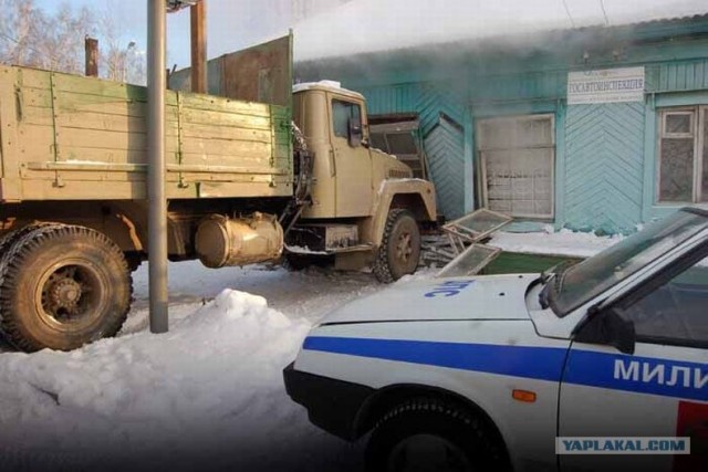 Страшная месть, КРАЗ протаранил ДПС