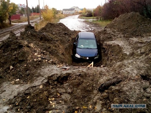Последние секунды жизни молодой пары попали на видео. Просто переходили дорогу по пешеходному переходу....