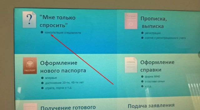 В Петербурге полицейский ударил женщину с ноги