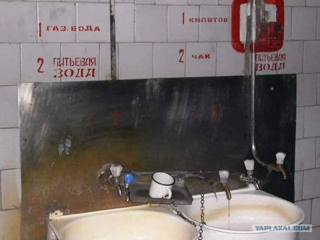 Почти 700 рублей стоит теперь долить воды в чайник в Кофемании в Москве