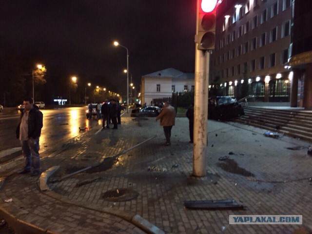 В центре Уфы разбились Мерседес и Крузак