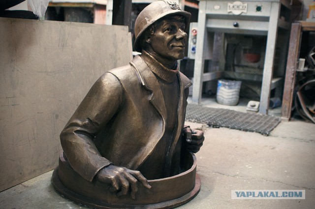 Памятник сантехнику знают все