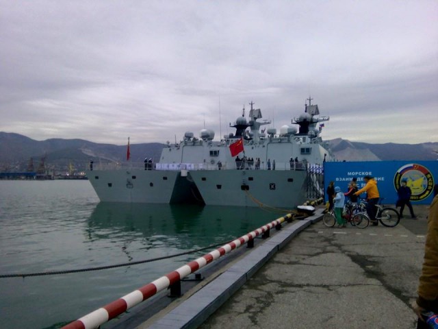 Китайские боевые корабли прибыли в Новороссийск
