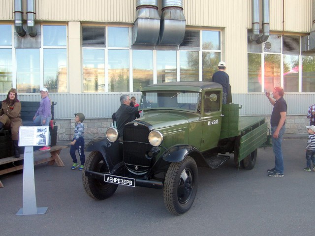 Выставка военных автомобилей. ПО "Ленрезерв", СПб.