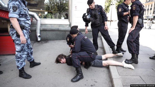 Мосгорсуд отменил приговор Павлу Устинову. Реальный срок ему заменили на 1 год условно
