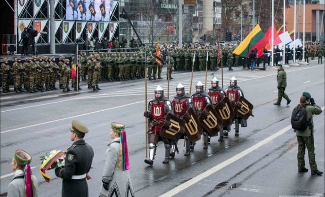 Журналист позвонил в лесхоз за разрешением нарубить деревьев, как это сделали мигранты