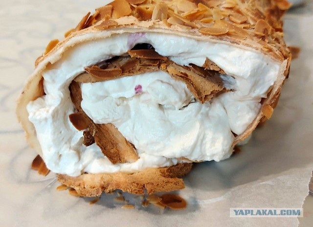 Рулет меренговый