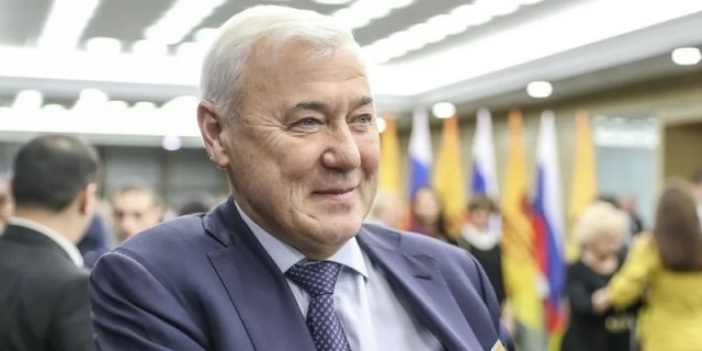 Доллар превысил 100 рублей на Московской бирже