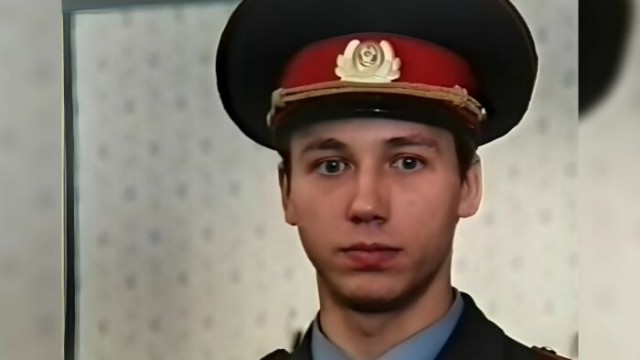 Снимался у Гайдая и Михалкова, а прославился в «Ворониных» и теперь привел в ситком и сына