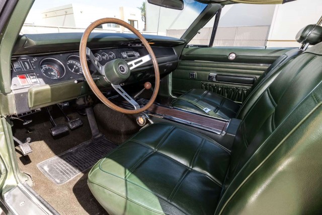 Автомобили аукциона Mecum. Top-16 2024 года.